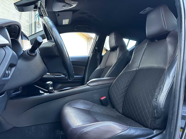 Toyota c-hr 1.8 hybrid executive 122pk 2017 (origineel-nl), rf-509-l - afbeelding 26 van  55