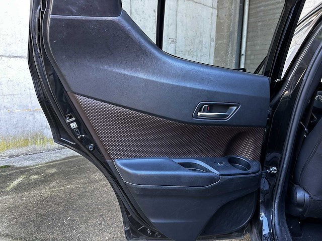Toyota c-hr 1.8 hybrid executive 122pk 2017 (origineel-nl), rf-509-l - afbeelding 27 van  55