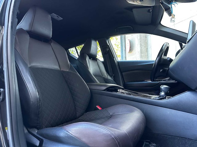 Toyota c-hr 1.8 hybrid executive 122pk 2017 (origineel-nl), rf-509-l - afbeelding 34 van  55