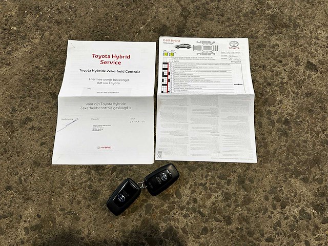 Toyota c-hr 1.8 hybrid executive 122pk 2017 (origineel-nl), rf-509-l - afbeelding 41 van  55