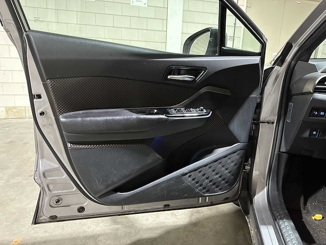 Toyota c-hr 1.8 hybrid executive 98pk 2017, pg-762-k - afbeelding 25 van  42