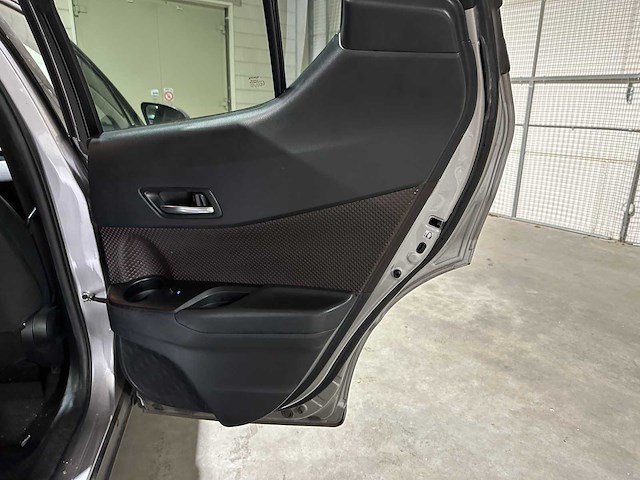 Toyota c-hr 1.8 hybrid executive 98pk 2017, pg-762-k - afbeelding 30 van  42