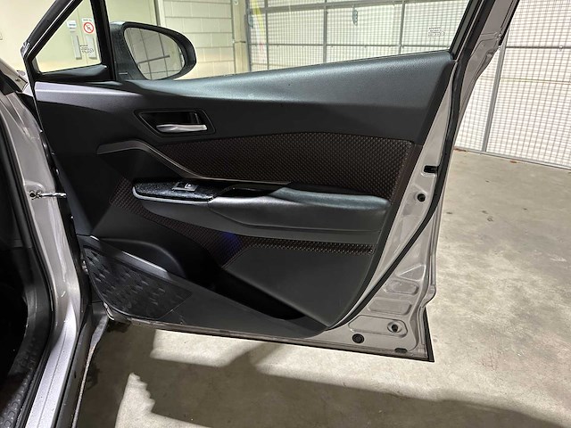 Toyota c-hr 1.8 hybrid executive 98pk 2017, pg-762-k - afbeelding 32 van  42