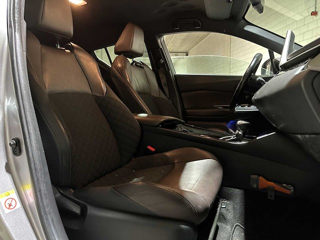 Toyota c-hr 1.8 hybrid executive 98pk 2017, pg-762-k - afbeelding 33 van  42