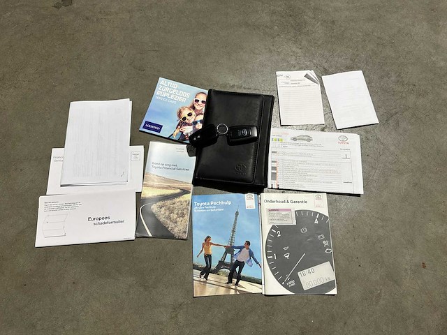 Toyota c-hr 1.8 hybrid executive 98pk 2017, pg-762-k - afbeelding 36 van  42