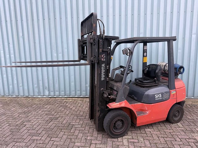 Toyota heftruck met 4e ventiel-vorkversteller-sideshift-470cm hoog-weing uren 6445 - afbeelding 14 van  15