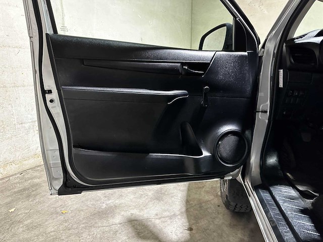 Toyota hilux 2.4 d-4d-f xtra cab comfort 150pk 2017 (origineel-nl), v-833-jr - afbeelding 19 van  21