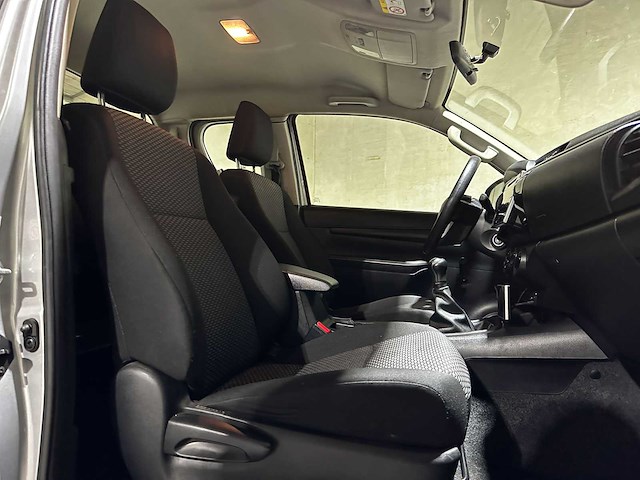 Toyota hilux 2.4 d-4d-f xtra cab comfort 150pk 2017 (origineel-nl), v-833-jr - afbeelding 10 van  21