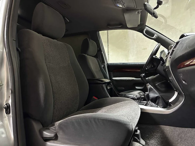 Toyota land cruiser 3.0 d-4d vx hr blind van 4x4 163pk 2004 (origineel-nl), 53-bl-tk - afbeelding 28 van  52