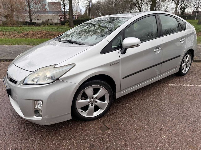 Toyota prius 1.8 aspiration automaat, 82-kbt-8 - afbeelding 1 van  15