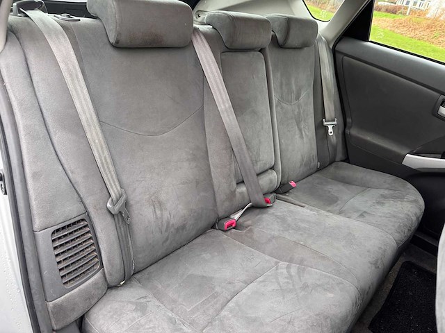 Toyota prius 1.8 aspiration automaat, 82-kbt-8 - afbeelding 2 van  16