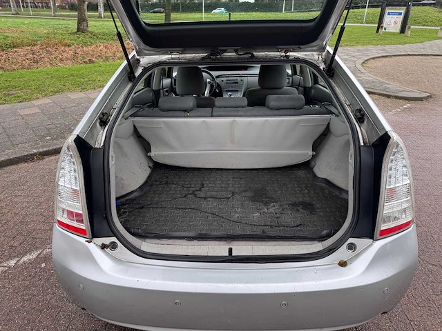Toyota prius 1.8 aspiration automaat, 82-kbt-8 - afbeelding 13 van  16