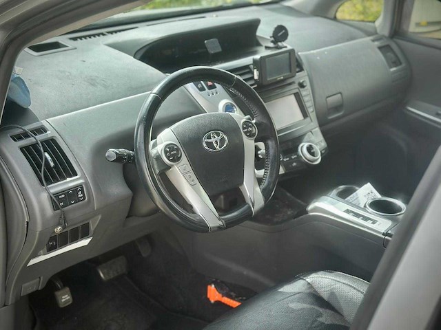 Toyota prius wagon 1.8 aspiration 96g , 69-zvf-3 - afbeelding 8 van  9