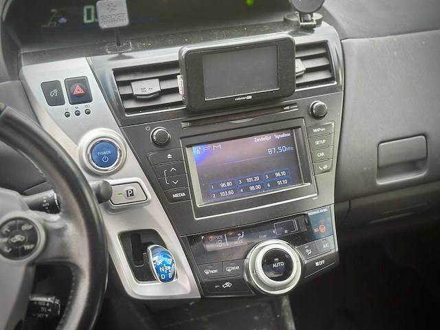 Toyota prius wagon 1.8 aspiration 96g , 69-zvf-3 - afbeelding 3 van  15