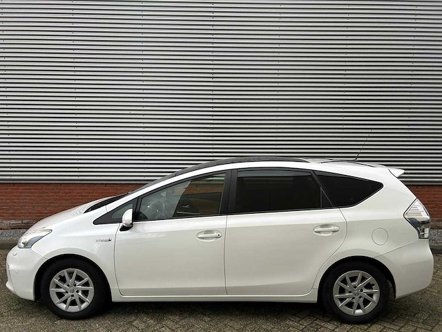 Toyota prius wagon 1.8 dynamic business automaat, 57-xsj-5 - afbeelding 2 van  17