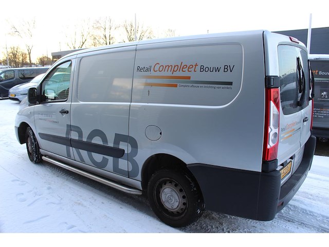 Toyota proace met kenteken vn-523-j. datum eerste toelating 16-04-2015. apk vervaldatum 30-8-2026. - afbeelding 1 van  13