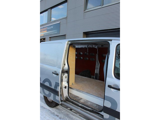 Toyota proace met kenteken vn-523-j. datum eerste toelating 16-04-2015. apk vervaldatum 30-8-2026. - afbeelding 11 van  13