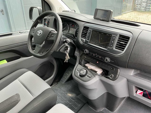 Toyota proace shuttle 2.0 d-4d long personenbus - afbeelding 22 van  40