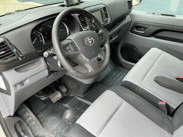 Toyota proace shuttle 2.0 d-4d long personenbus - afbeelding 25 van  40