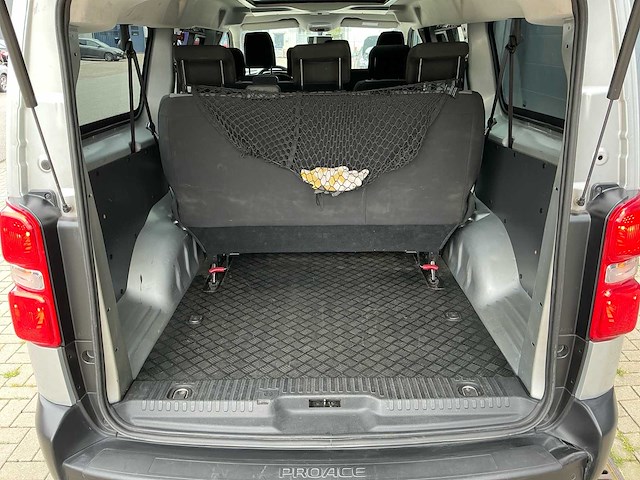 Toyota proace shuttle 2.0 d-4d long personenbus - afbeelding 29 van  40