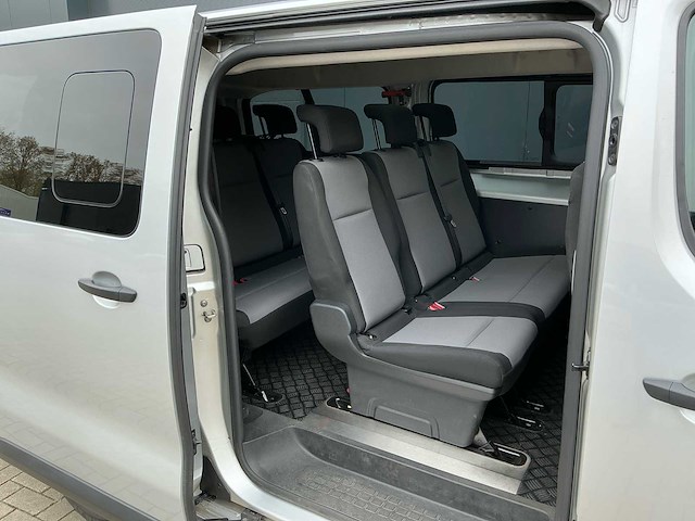 Toyota proace shuttle 2.0 d-4d long personenbus - afbeelding 13 van  33