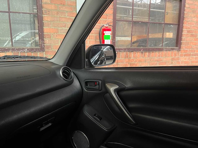 Toyota rav4 2.0-16v vvt-i sol (automaat) 150pk 2004, 76-hfb-9 youngtimer - afbeelding 29 van  40