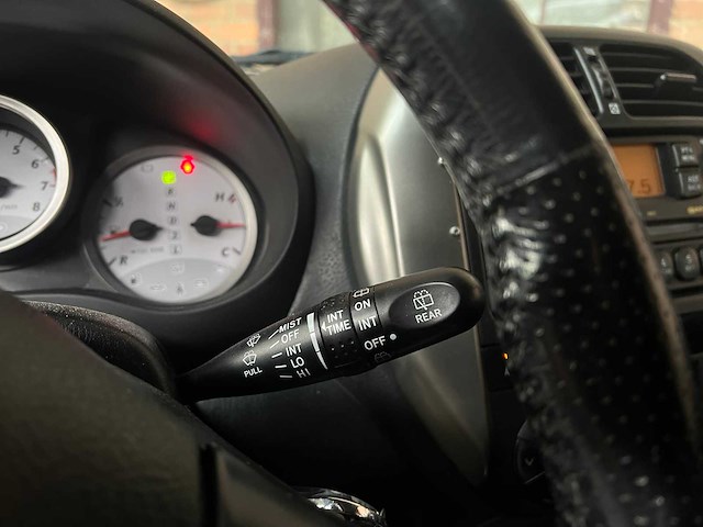 Toyota rav4 2.0-16v vvt-i sol (automaat) 150pk 2004, 76-hfb-9 youngtimer - afbeelding 25 van  40