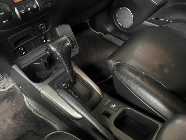 Toyota rav4 2.0-16v vvt-i sol (automaat) 150pk 2004, 76-hfb-9 youngtimer - afbeelding 27 van  40