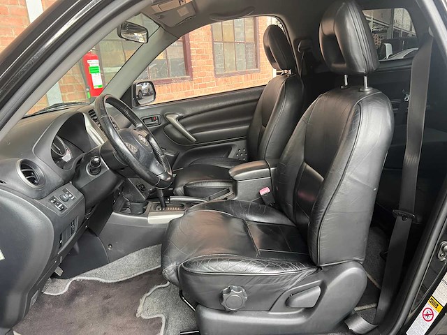 Toyota rav4 2.0-16v vvt-i sol (automaat) 150pk 2004, 76-hfb-9 youngtimer - afbeelding 31 van  40
