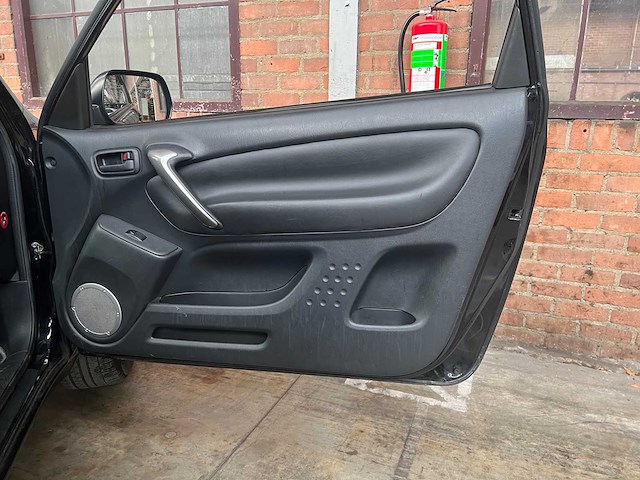 Toyota rav4 2.0-16v vvt-i sol (automaat) 150pk 2004, 76-hfb-9 youngtimer - afbeelding 35 van  40