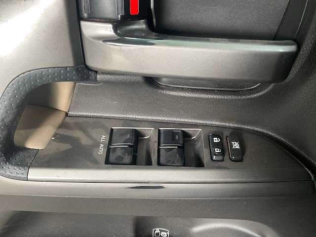 Toyota v8 - landcruiser - j20 / vdj 200 - bedrijfswagen - afbeelding 28 van  37