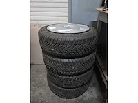 Toyota yaris - 2004 - winterbanden+velgen - afbeelding 1 van  6