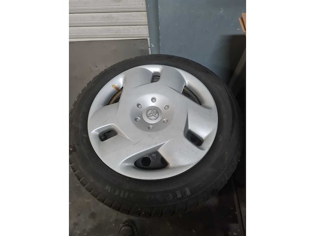 Toyota yaris - 2004 - winterbanden+velgen - afbeelding 2 van  6