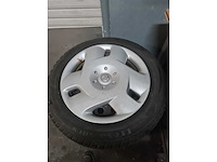 Toyota yaris - 2004 - winterbanden+velgen - afbeelding 2 van  6