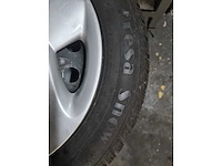 Toyota yaris - 2004 - winterbanden+velgen - afbeelding 3 van  6