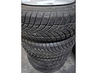 Toyota yaris - 2004 - winterbanden+velgen - afbeelding 4 van  6