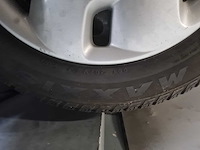 Toyota yaris - 2004 - winterbanden+velgen - afbeelding 6 van  6