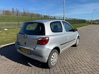 Toyota yaris 1.0 16v vvt i terra, zg-nj-08 - afbeelding 2 van  7