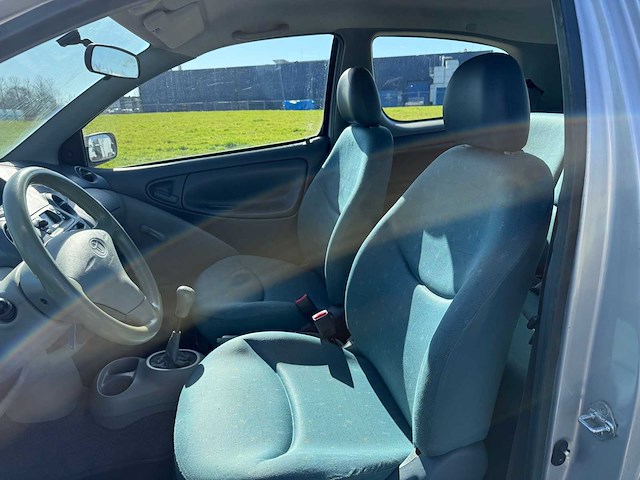 Toyota yaris 1.0 16v vvt i terra, zg-nj-08 - afbeelding 5 van  7