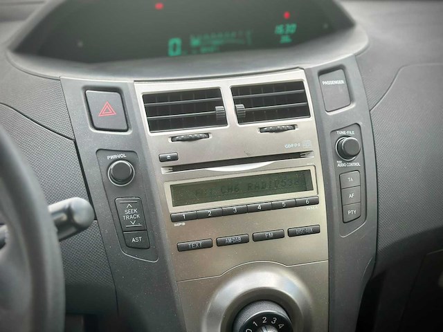 Toyota yaris 1.0 vvti acces , 94-nrf-4 - afbeelding 4 van  15