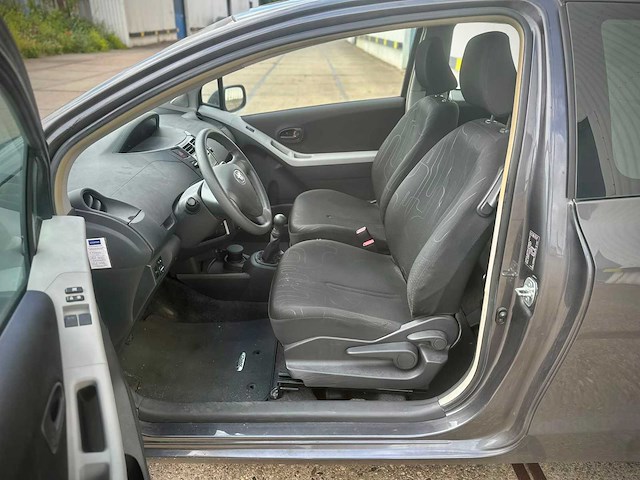 Toyota yaris 1.0 vvti acces , 94-nrf-4 - afbeelding 11 van  15