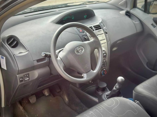 Toyota yaris 1.0 vvti acces , 94-nrf-4 - afbeelding 13 van  15