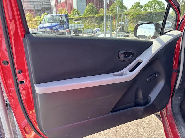 Toyota yaris 1.0i vvt-i luna,2007 - afbeelding 31 van  32