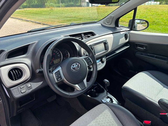 Toyota yaris 1.3 vvt i aspiration automaat, kh-598-h - afbeelding 2 van  24