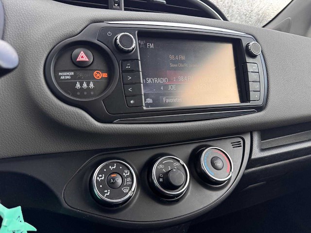Toyota yaris 1.3 vvt-i aspiration; np-215-b - afbeelding 2 van  17