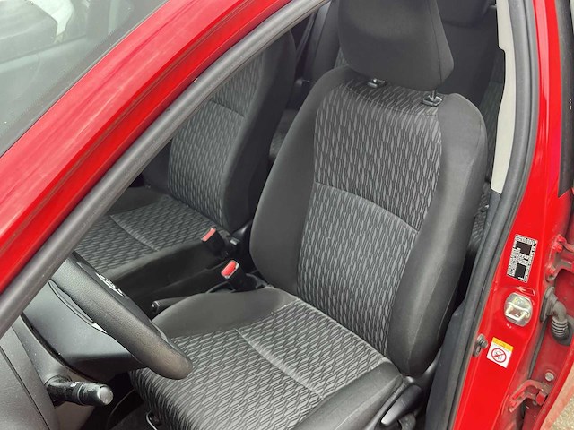 Toyota yaris 1.3 vvt-i now 2013 | 4-srf-36 - afbeelding 25 van  25