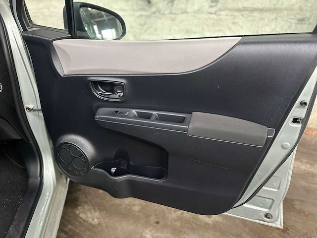 Toyota yaris 1.3 vvti aspiration 2011 98pk, rb-304-d - afbeelding 32 van  45