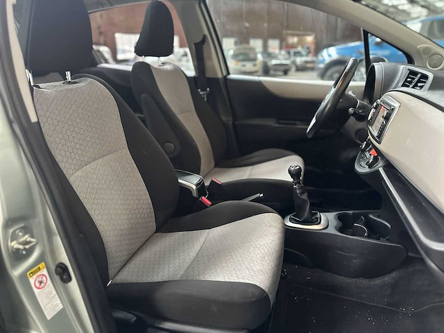 Toyota yaris 1.3 vvti aspiration 2011 98pk, rb-304-d - afbeelding 33 van  45