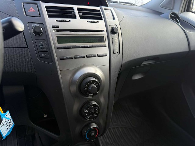 Toyota yaris 1.3 vvti aspiration, 80-jxv-1 - afbeelding 9 van  19