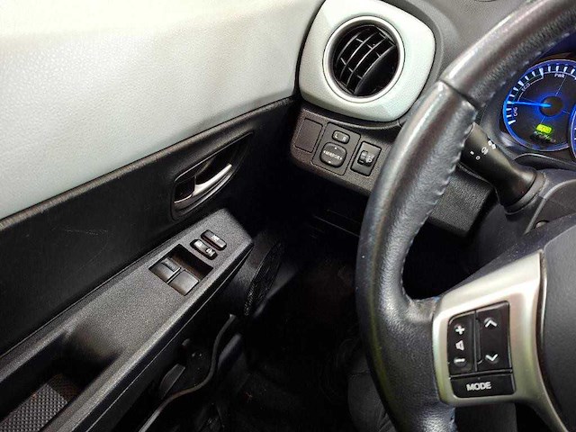 Toyota yaris 1.5 full hybrid aspiration 2014 | 8-tgn-70 - afbeelding 7 van  19